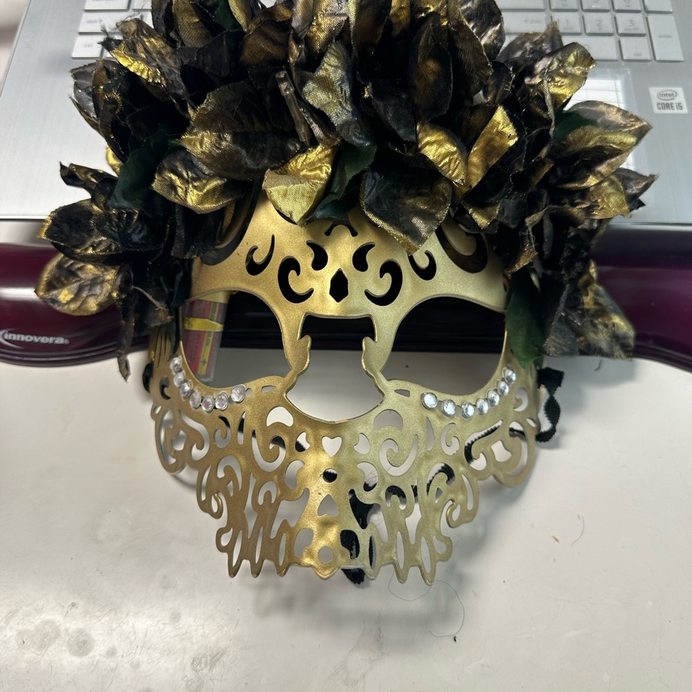 Elegant Gold and Black Halloween Mask